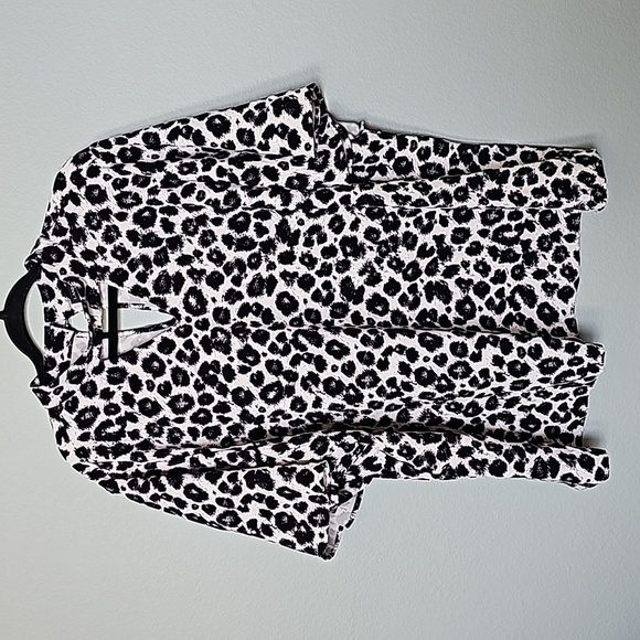 Lane Bryant Mobwife size 26 mock neck cut out flutter sleeve blouse - Picture 2 of 9